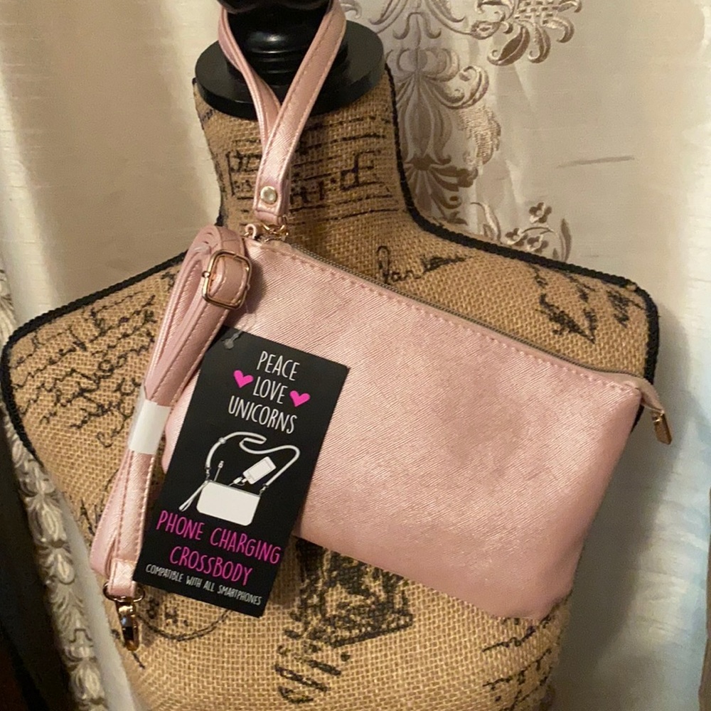 Little pink charging bag for phone wristlet New with tags iridescent travel 😎